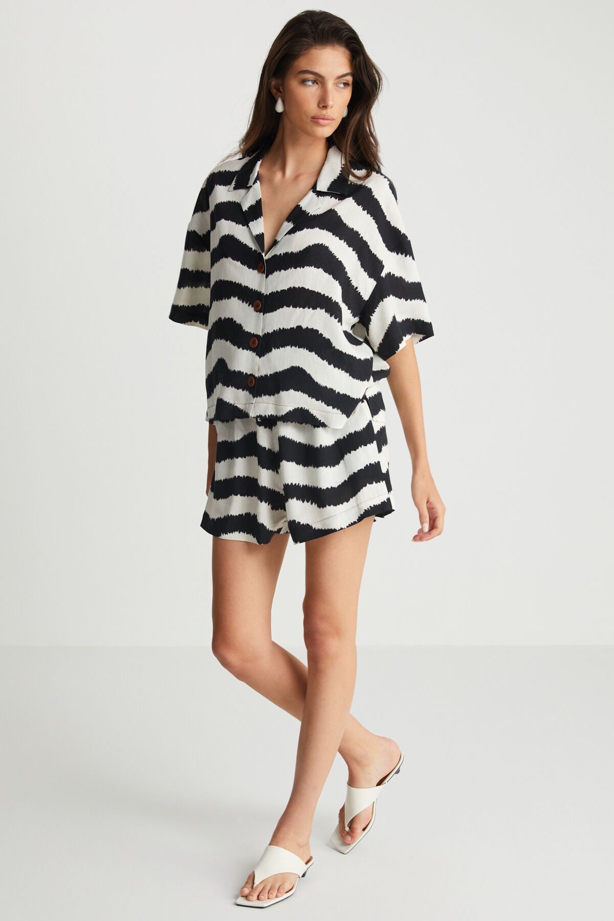 Zebra Desenli Şort