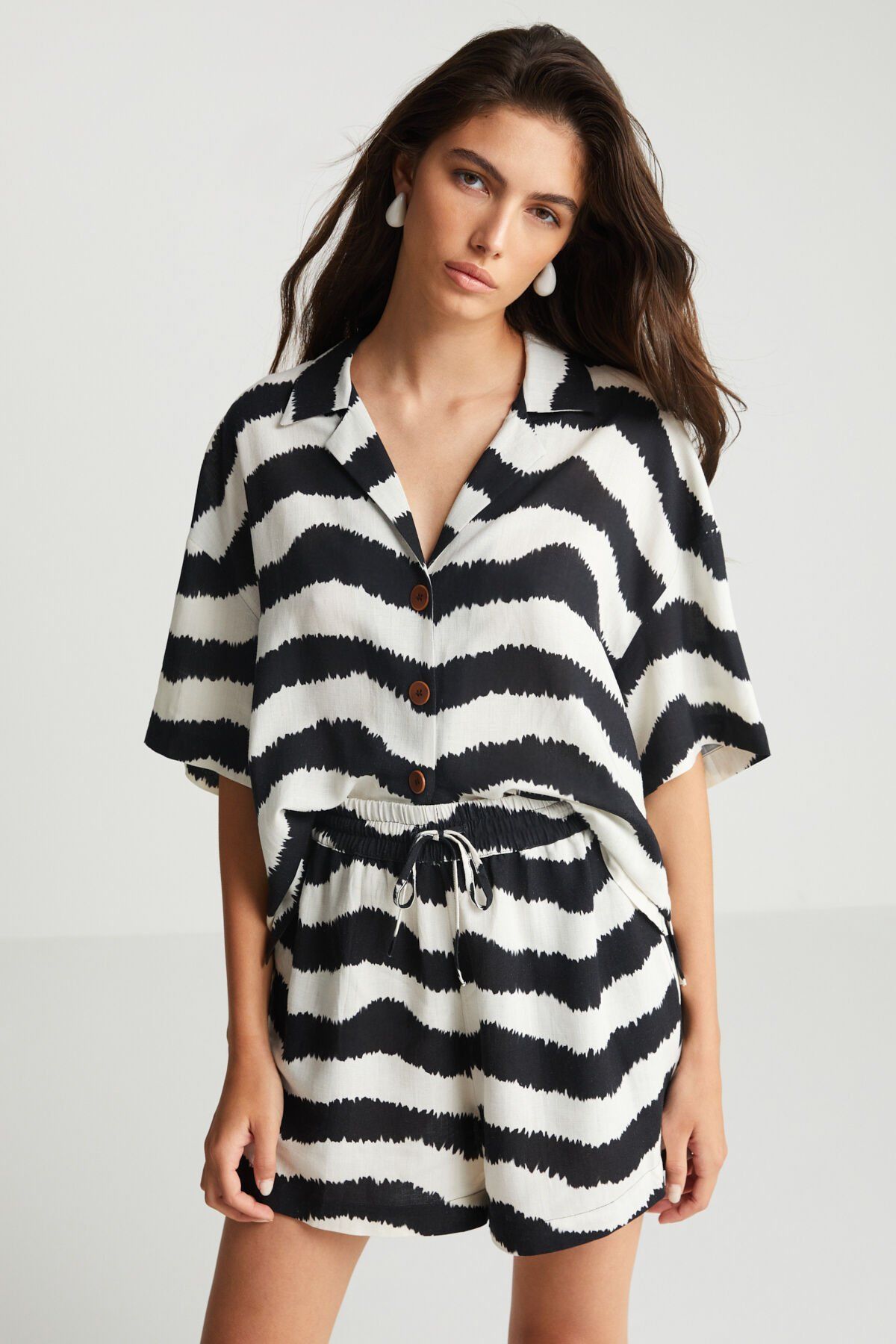 Zebra Desenli Şort