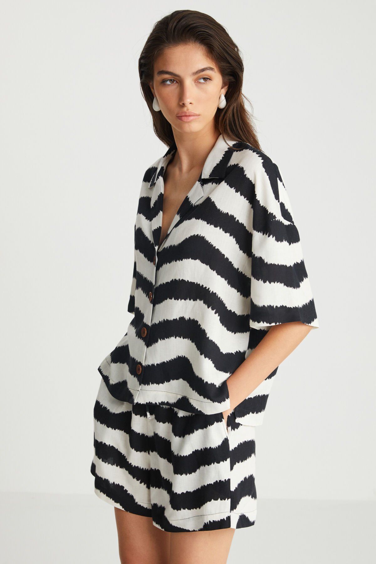Zebra Desenli Şort