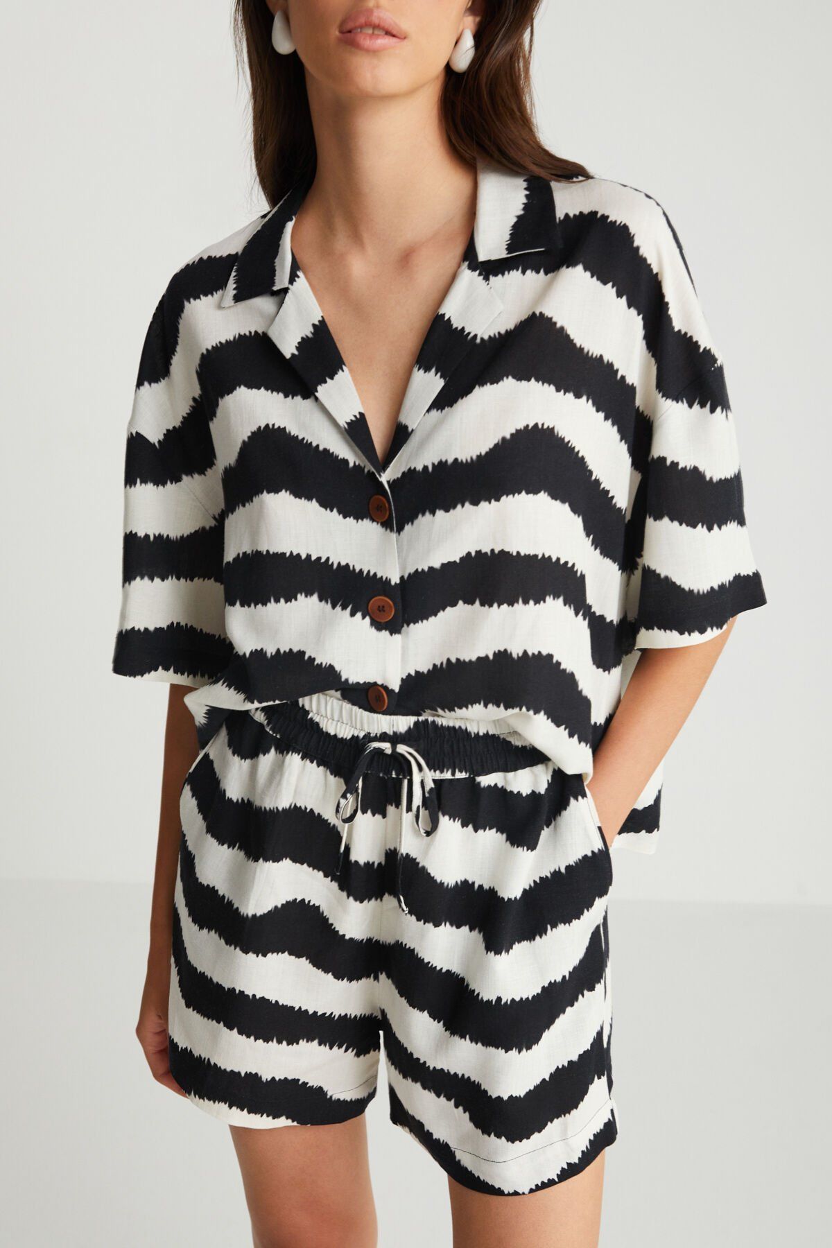 Zebra Desenli Şort