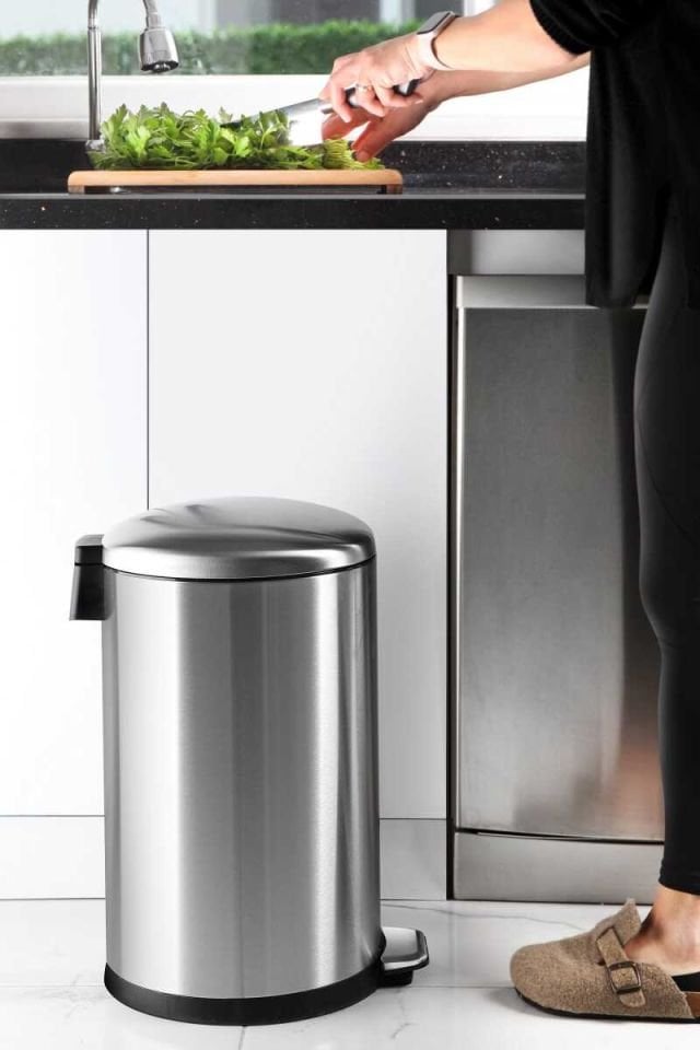 PRİMANOVA ÇÖP KOVASI BOMBE KAPAKLI ÇELİK 30 LT