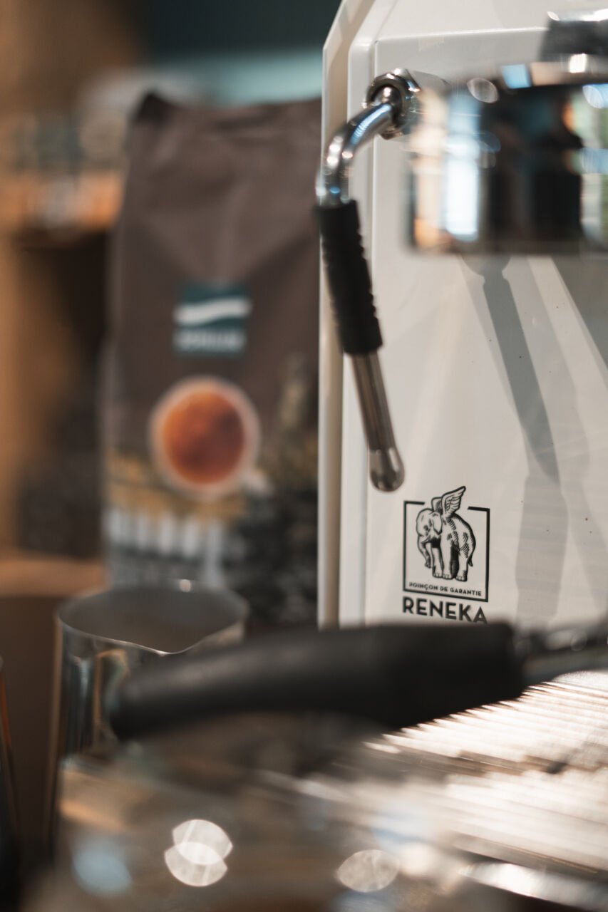 Machines à café expresso Reneka : le choix des baristas professionnels