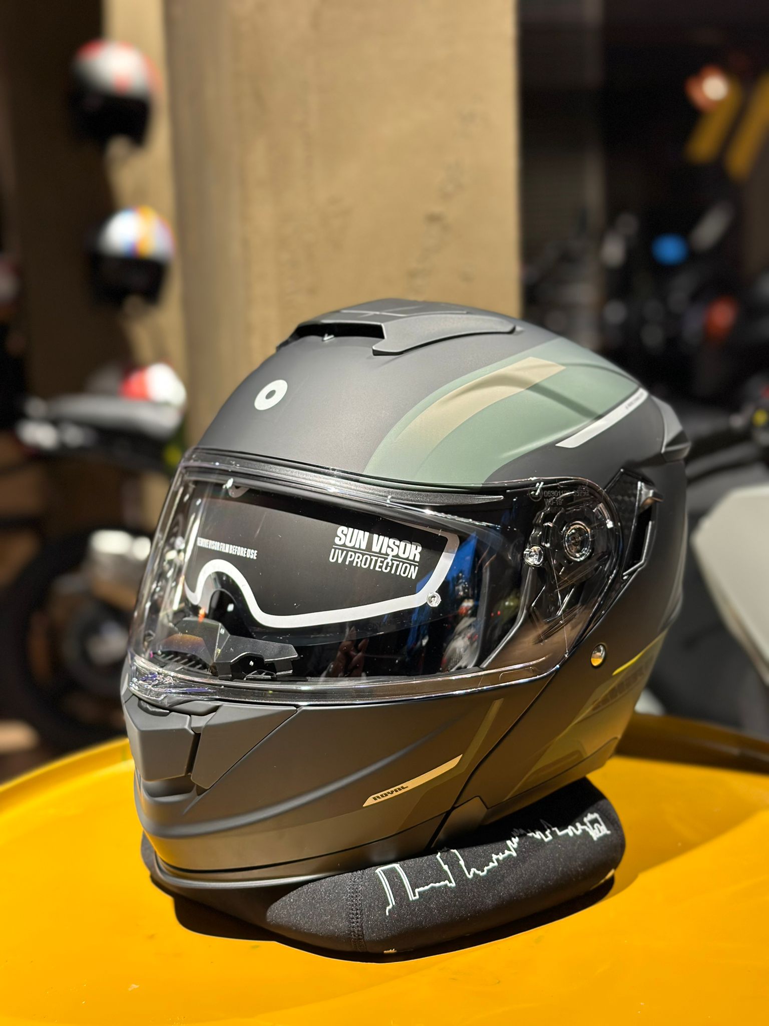 Shiro FlipUpp Discover Royalmat S.V (Gözlüklü) Grafik Yeşil Kask
