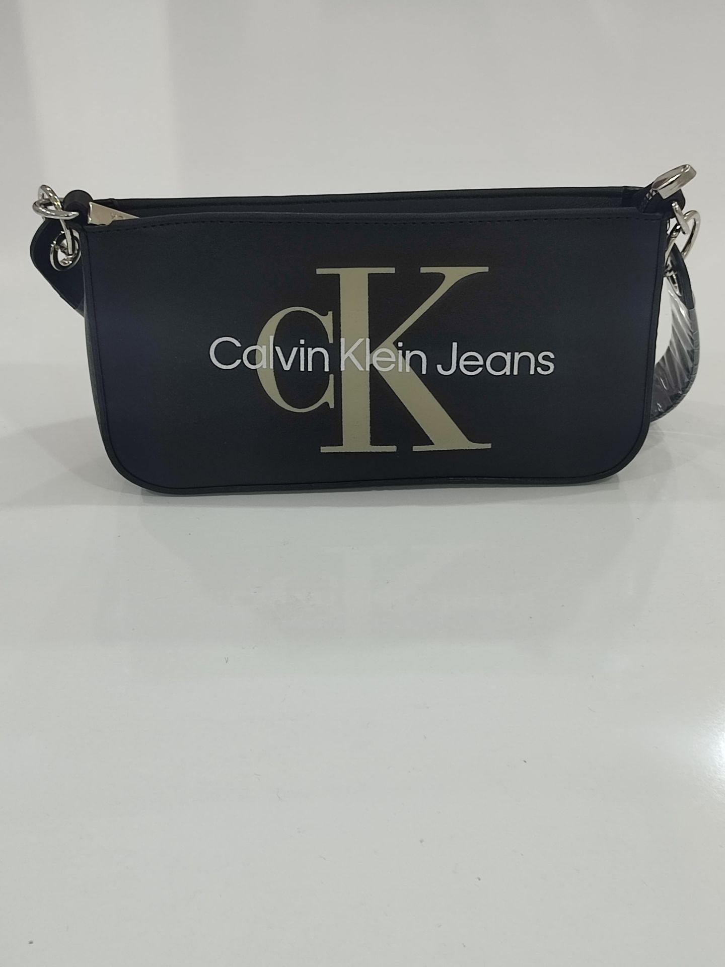 CALVİN KLEİN JEANS KAYIK MODEL ÇANTA SİYAH KREM