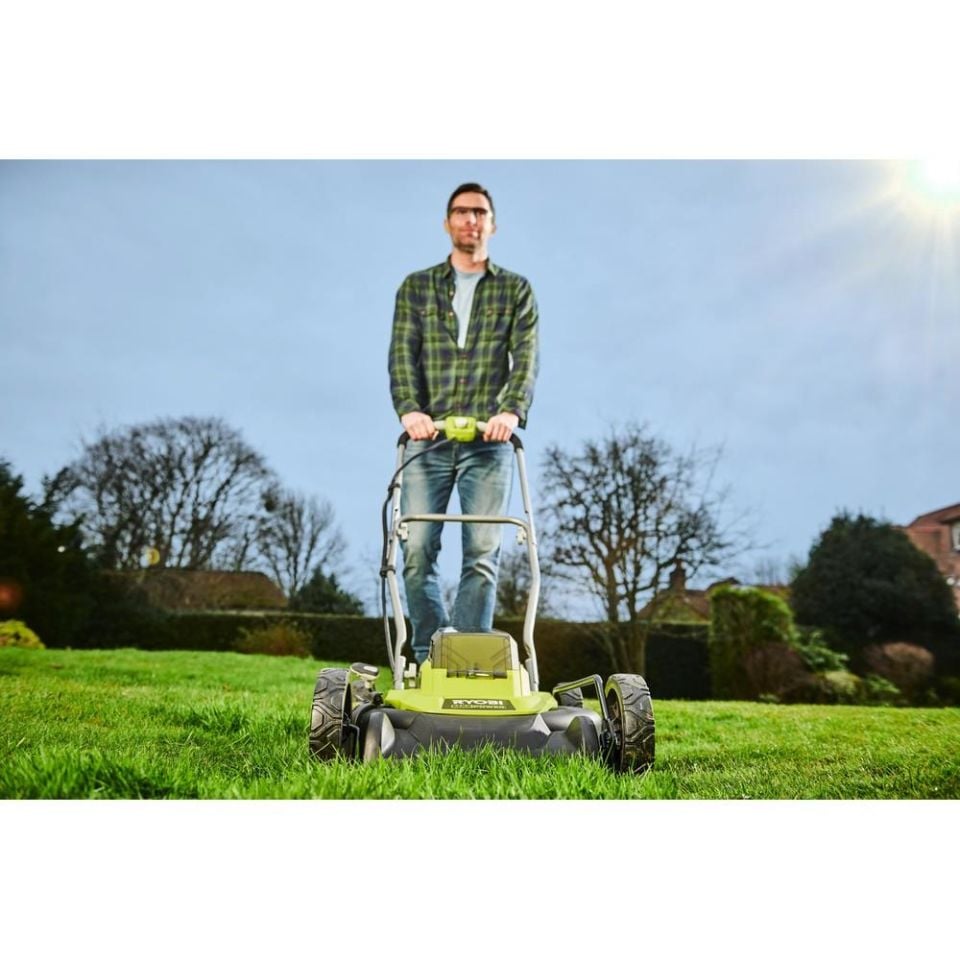 RYOBİ RY36LMM46A-140 36V Tekerlekli Malçlama ve Çim Biçme Makinesi 4.0Ah 46Cm (5133005486)