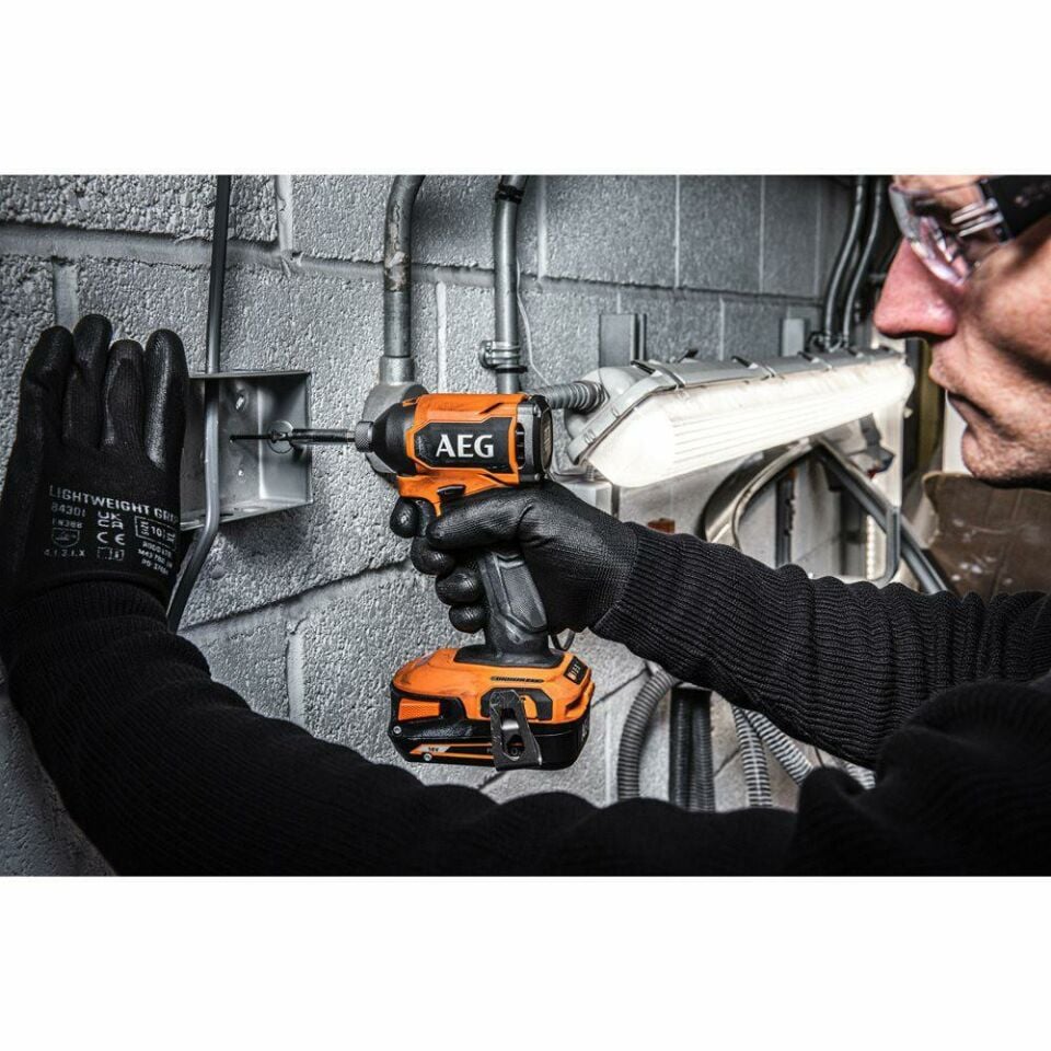 AEG BSS18SBL2-0 Akülü Kömürsüz Darbeli Vidalama Makinesi (Akü Dahil Değildir.) (4935480059)