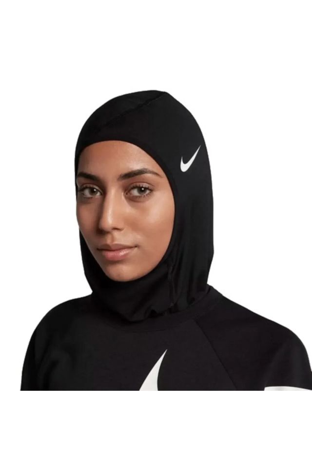 Nike Pro Hijab 2.0 Black/White XS/S Bayan Sporcu Başörtüsü Siyah/Beyaz N.000.3533.010.2S