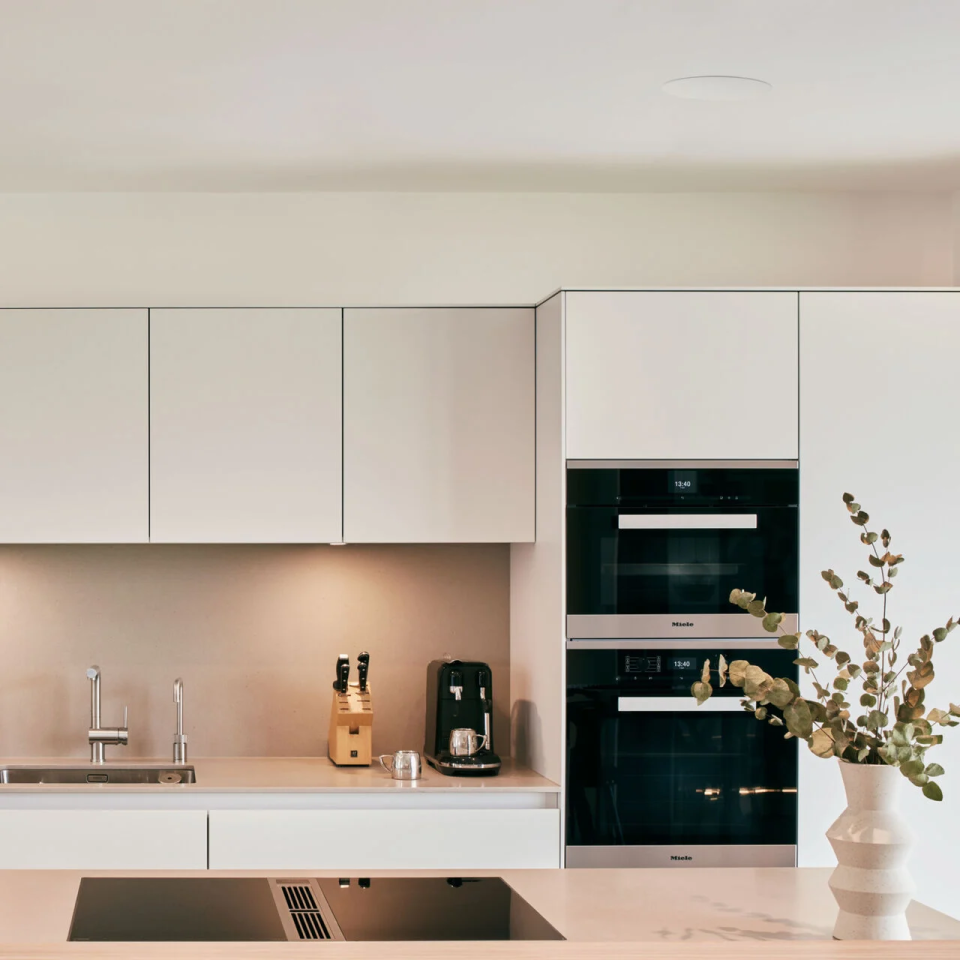 Bowers & Wilkins BW-CCM664 Gömme Tavan Hoparlörü (Ø150 mm, 1x ø25 mm tweeter + 1x ø150 mm bas/orta sürücü, Tavan)