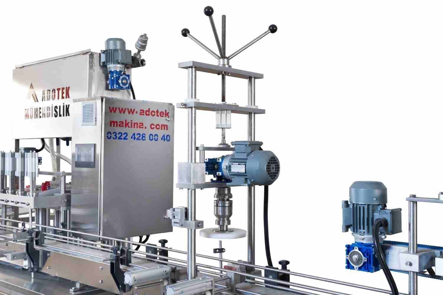 Şişe Yarıotomatik Dolum Etiketleme Tepsi Makinası 2500-3000 Adet/Gün ADK 399 ECO