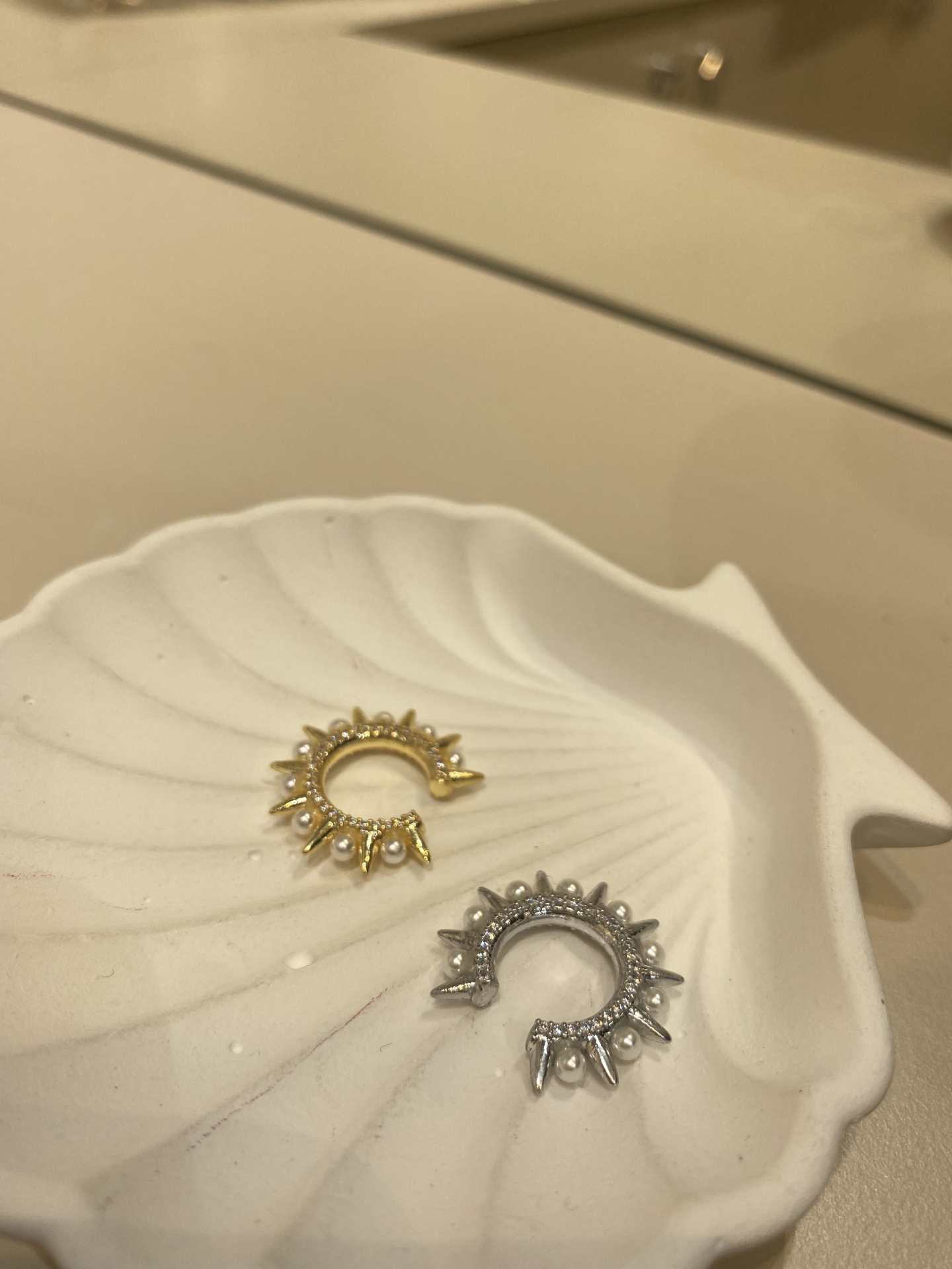 İncili Taş Detaylı Earcuff