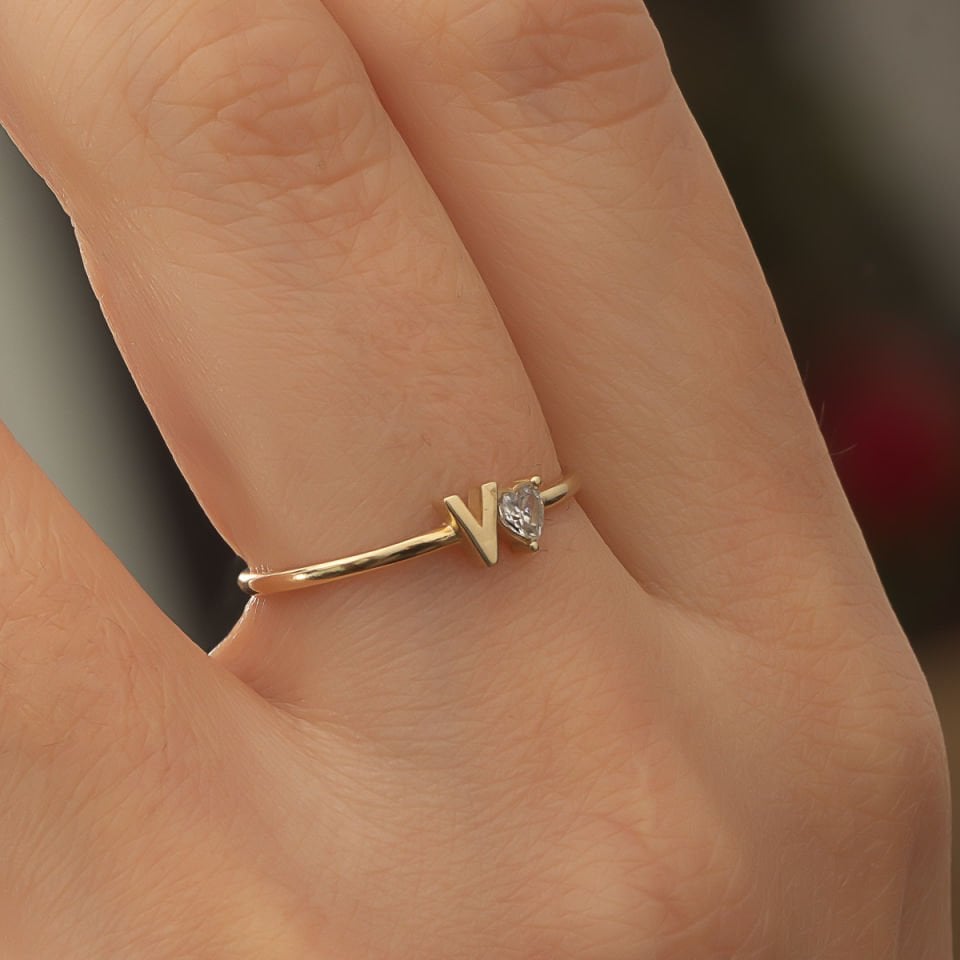 Altın V Harfi Yüzük B933380