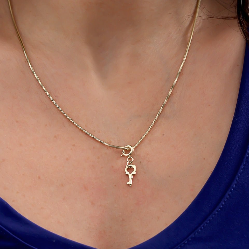 Altın Anahtar Figürlü Charm B924644