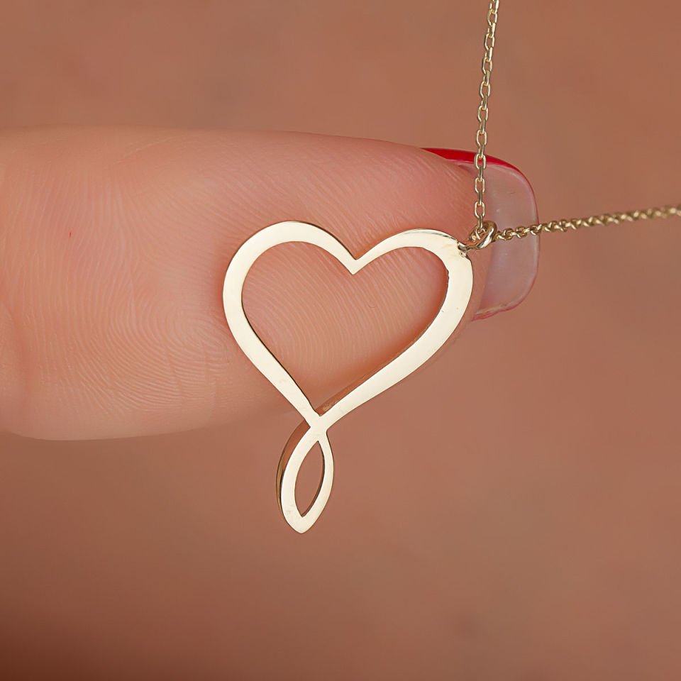 Altın Kalp Figürlü Kolye