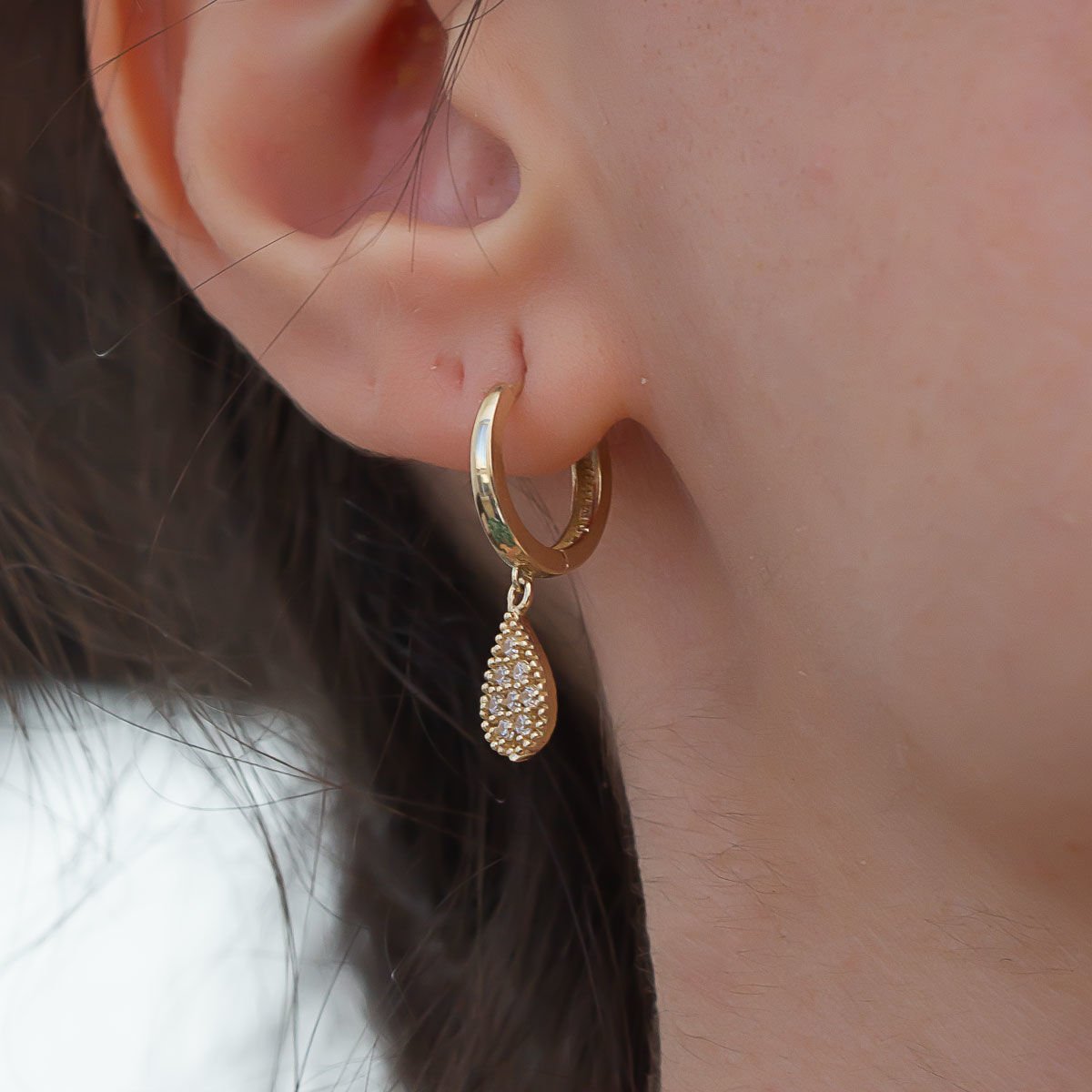 Altın Taşlı Damla Küpe