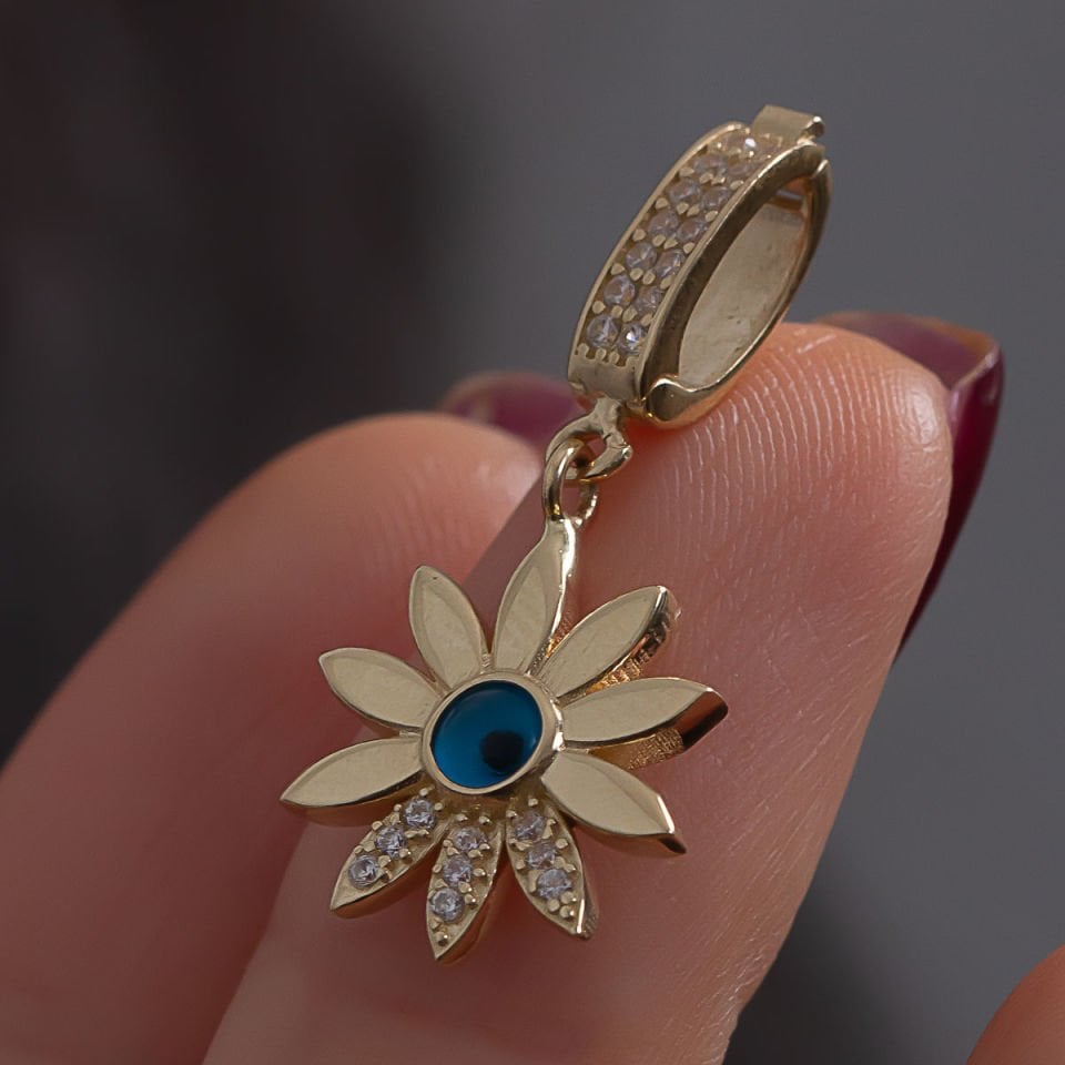 Çiçek Figürlü Charm