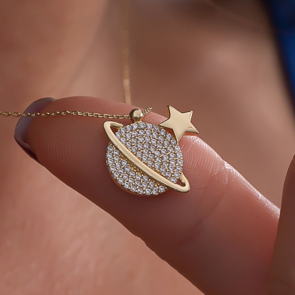 Altın Dünya Figürlü Kolye