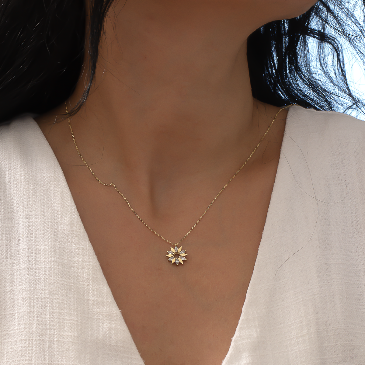 Altın Çiçek Figürlü Kolye B929336