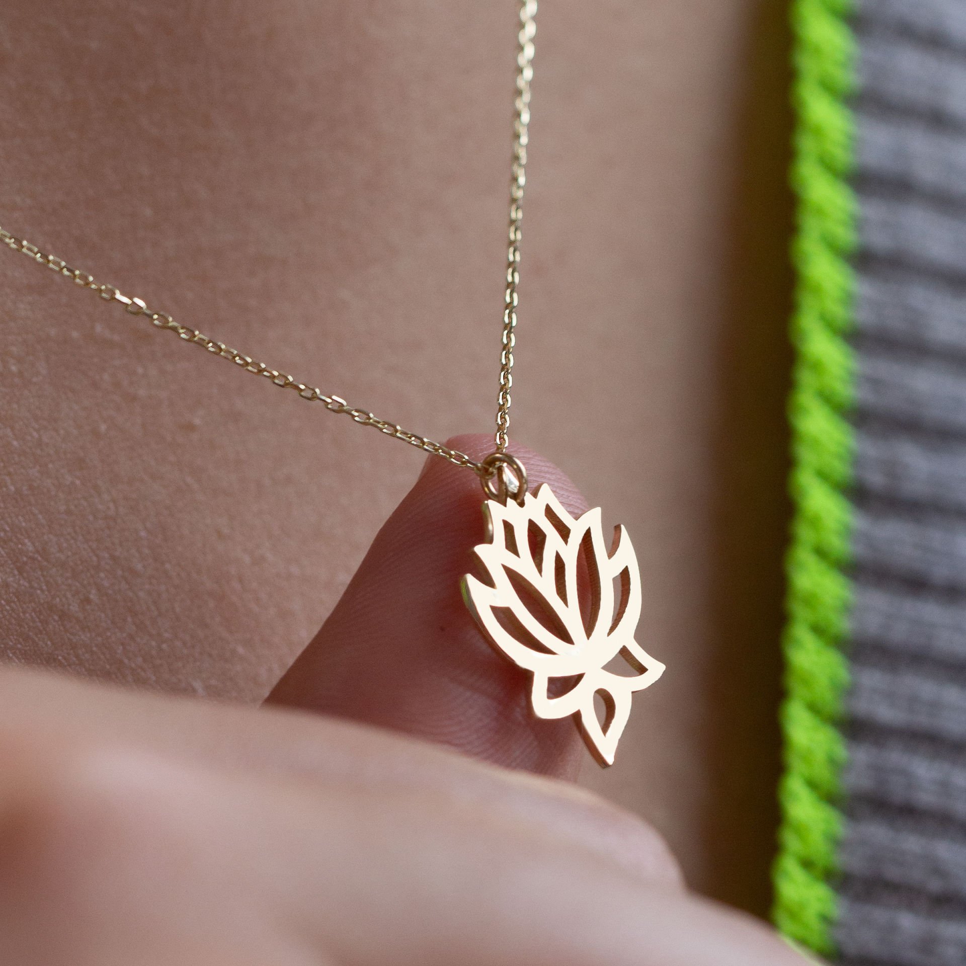 Altın Lotus Kolye