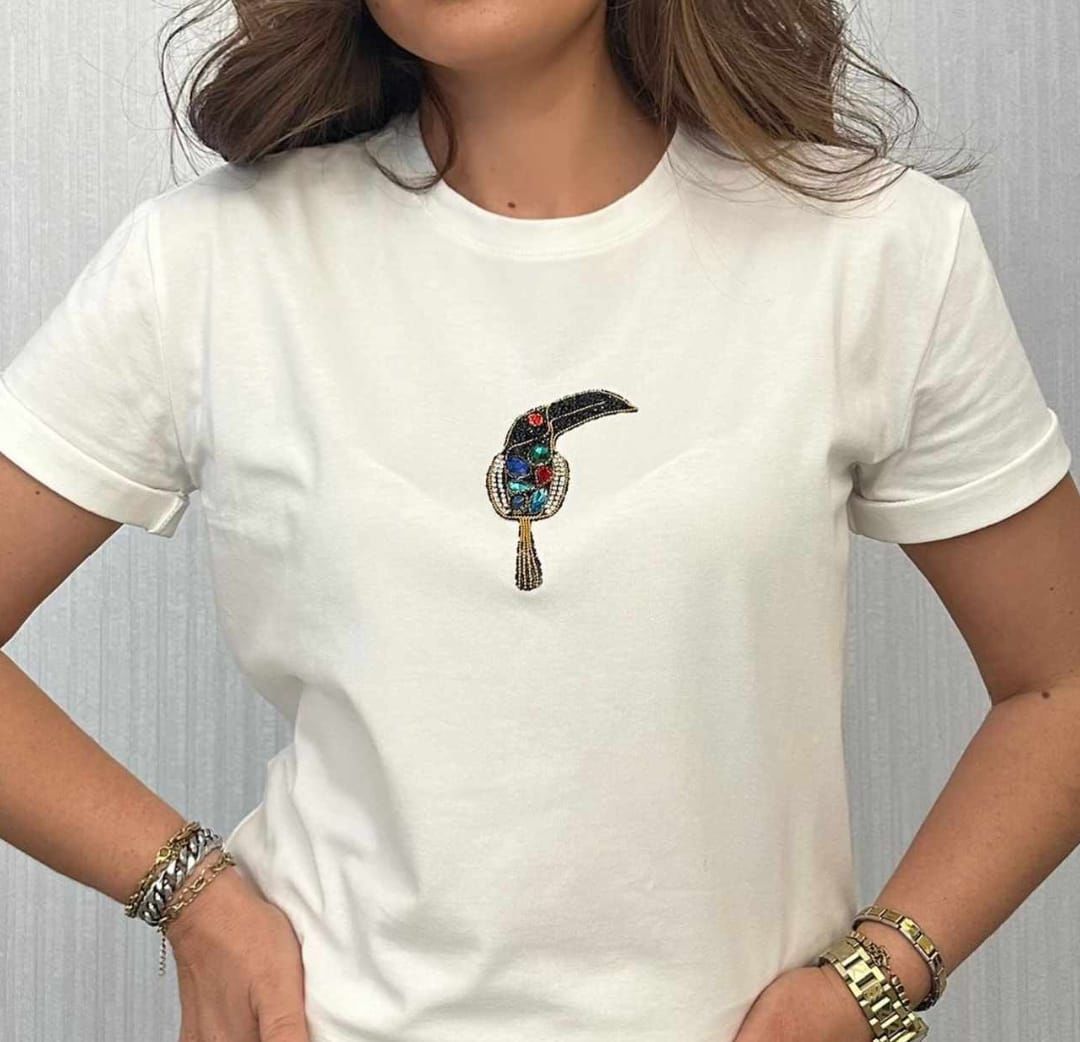 Taş İşlemeli Kuşlu Beyaz Basic Tshirt