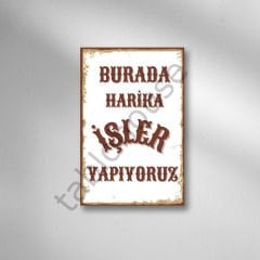 Burada Harika İşler Yapıyoruz Retro Ahşap Poster