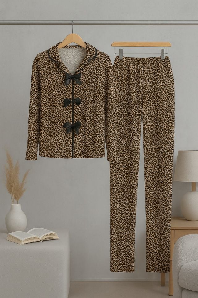 Kadın Yumuşak Dokulu Leopar Desenli Fiyonklu Uzun Kollu Gömlek Yaka Pijama Takımı Kahverengi - L/XL