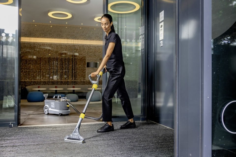 Karcher Puzzi 10/1 Edition 1250 W Profesyonel Halı Ve Koltuk Yıkama Makinesi *EU