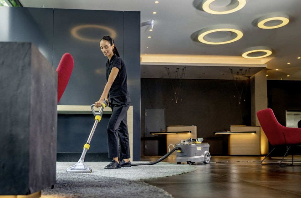 Karcher Puzzi 10/1 Edition 1250 W Profesyonel Halı Ve Koltuk Yıkama Makinesi *EU