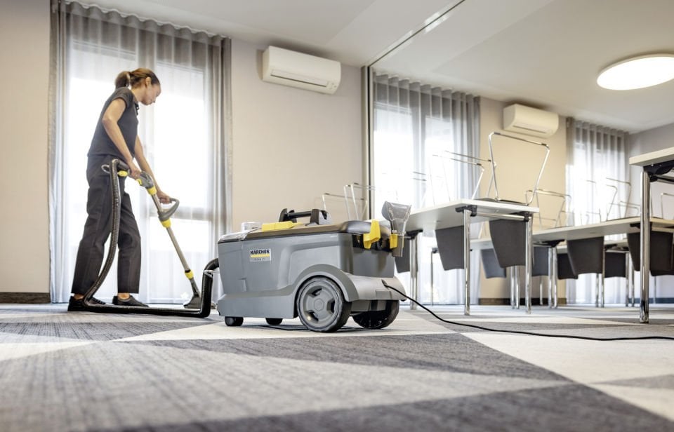 Karcher Puzzi 10/1 Edition 1250 W Profesyonel Halı Ve Koltuk Yıkama Makinesi *EU