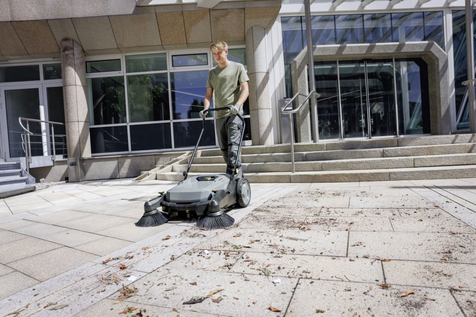 Karcher Profesyonel Süpürücü KM 70/20 C 2SB