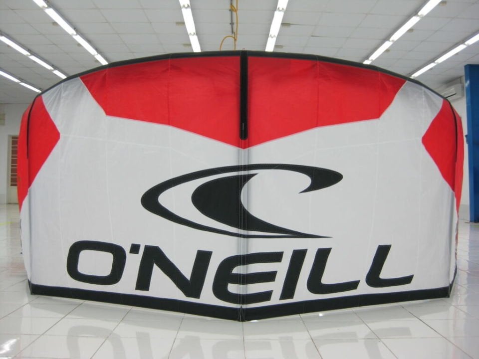 CUSTOM KITES