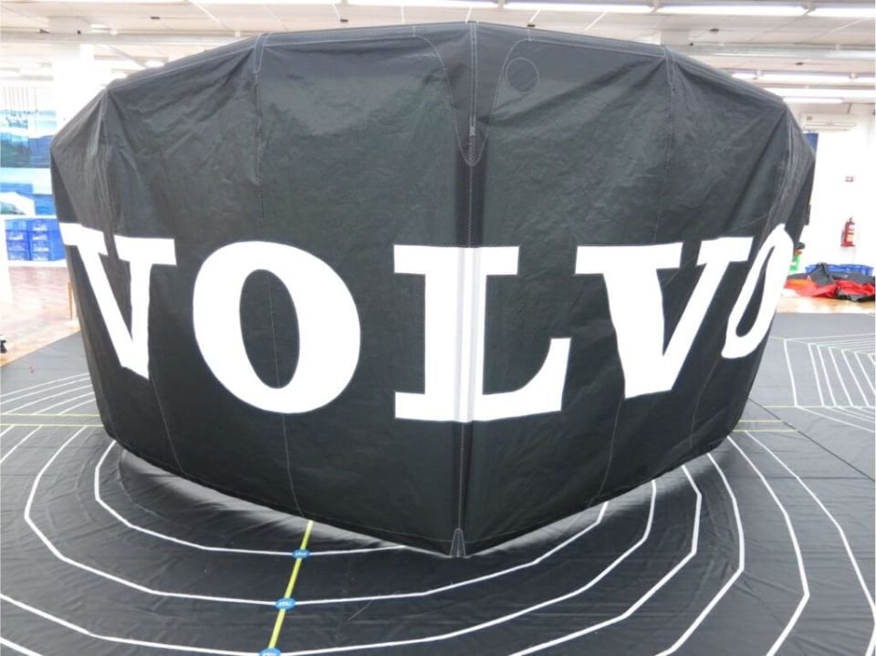 CUSTOM KITES