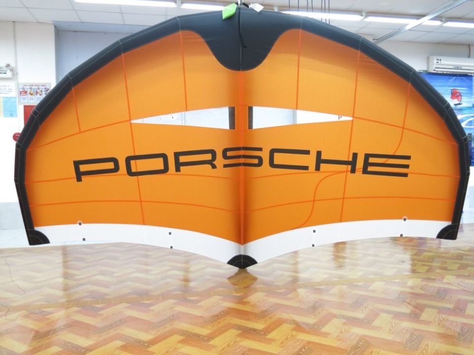 CUSTOM KITES