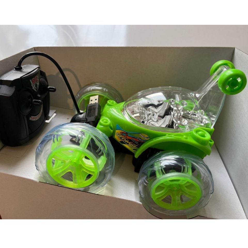 Çılgın Akrobat Araba Kumandalı Şarjlı ve Işıklı Araba 18cm x 15 cm