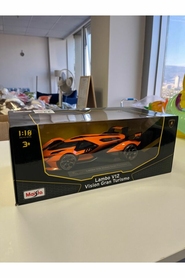 Lamborghini V12 Vision Gran Turismo 1:18 - Mavi Su Dünyası