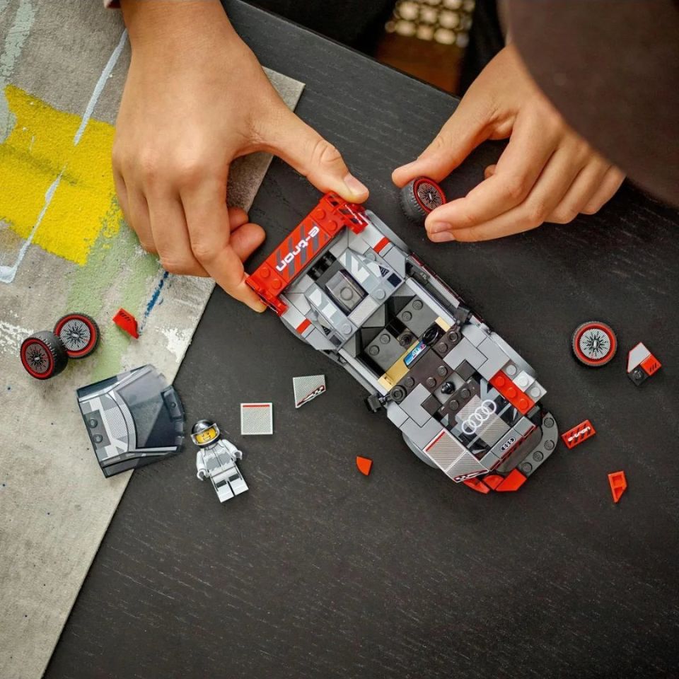 Lego 274 Parça Audi S1 E-Tron Quattro Speed Champions - Mavi Su Dünyası