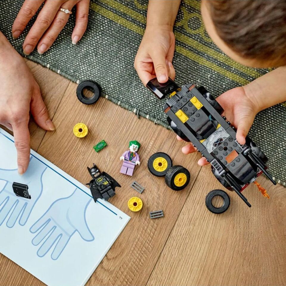 Lego 54 Parça Batmobile Takibi DC Batman Joker’e Karşı - Mavi Su Dünyası
