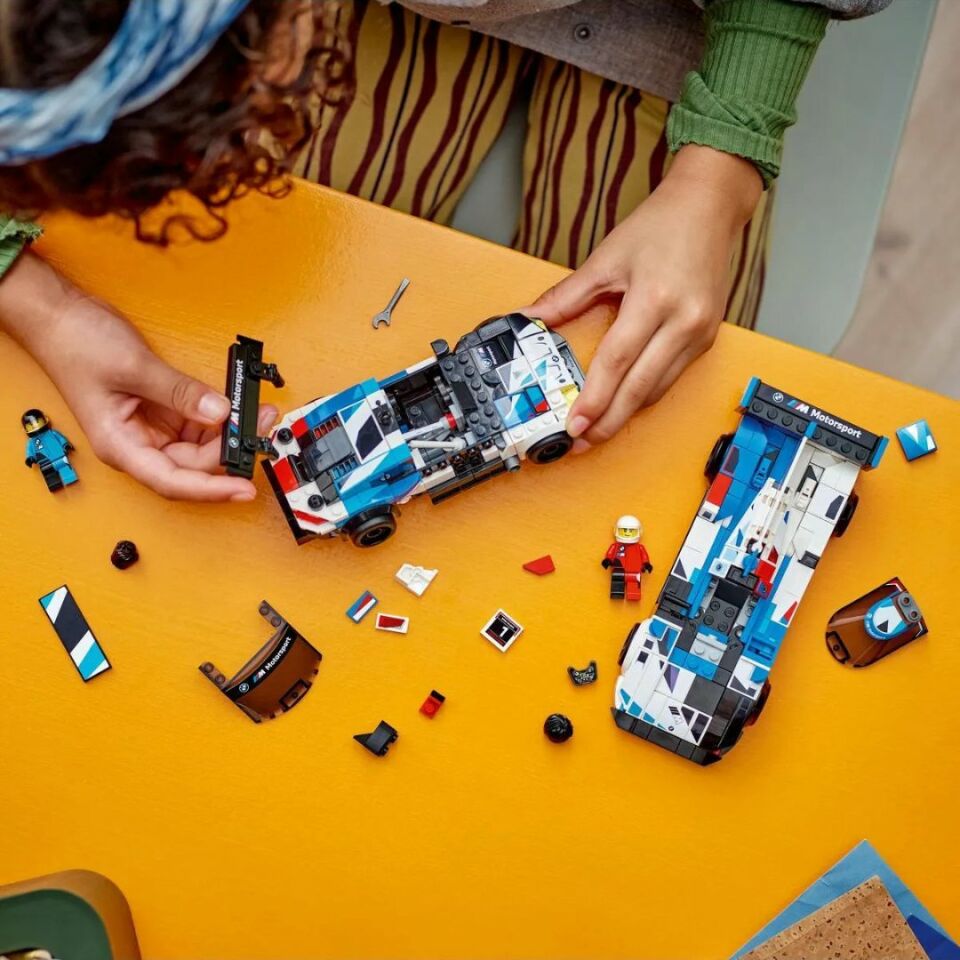 Lego 676 Parça Speed Champions BMW M4 GT3 ve BMW M Hybrid V8 Yarış Arabaları - Mavi Su Dünyası