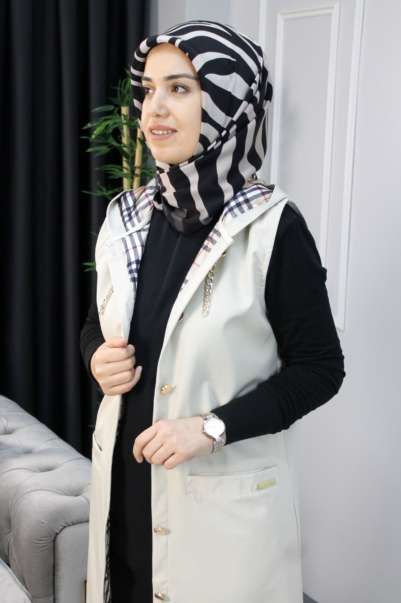 AYŞE AKAY Gold Zincir Detaylı Yelek Krem - 1 BEDEN