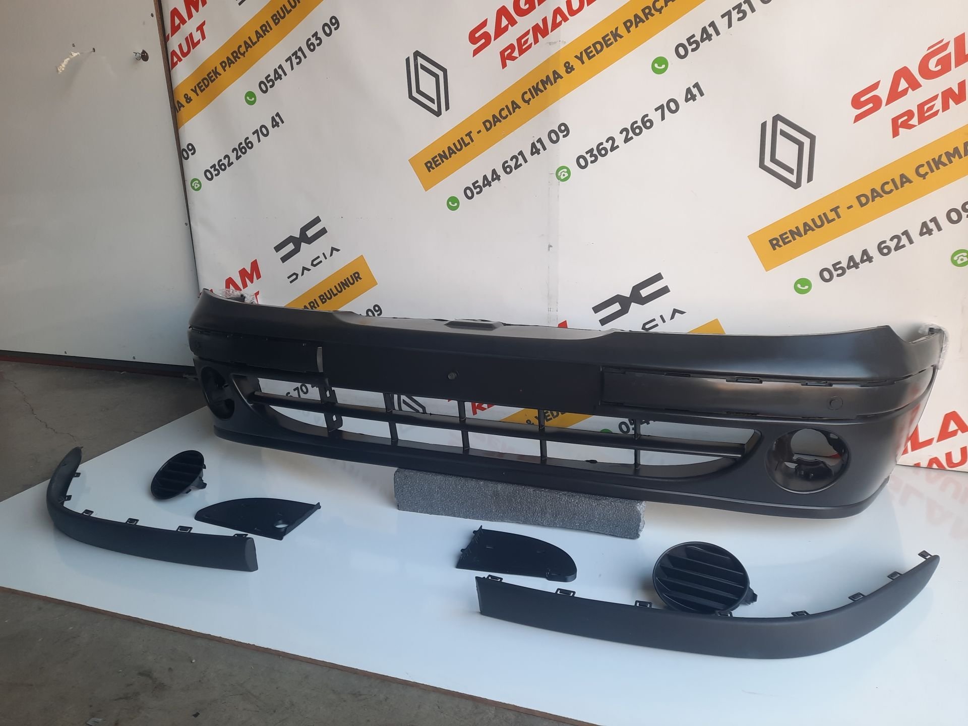 Megane 1 99-02 Sıfır İthal Dolu Ön Tampon 7701471765