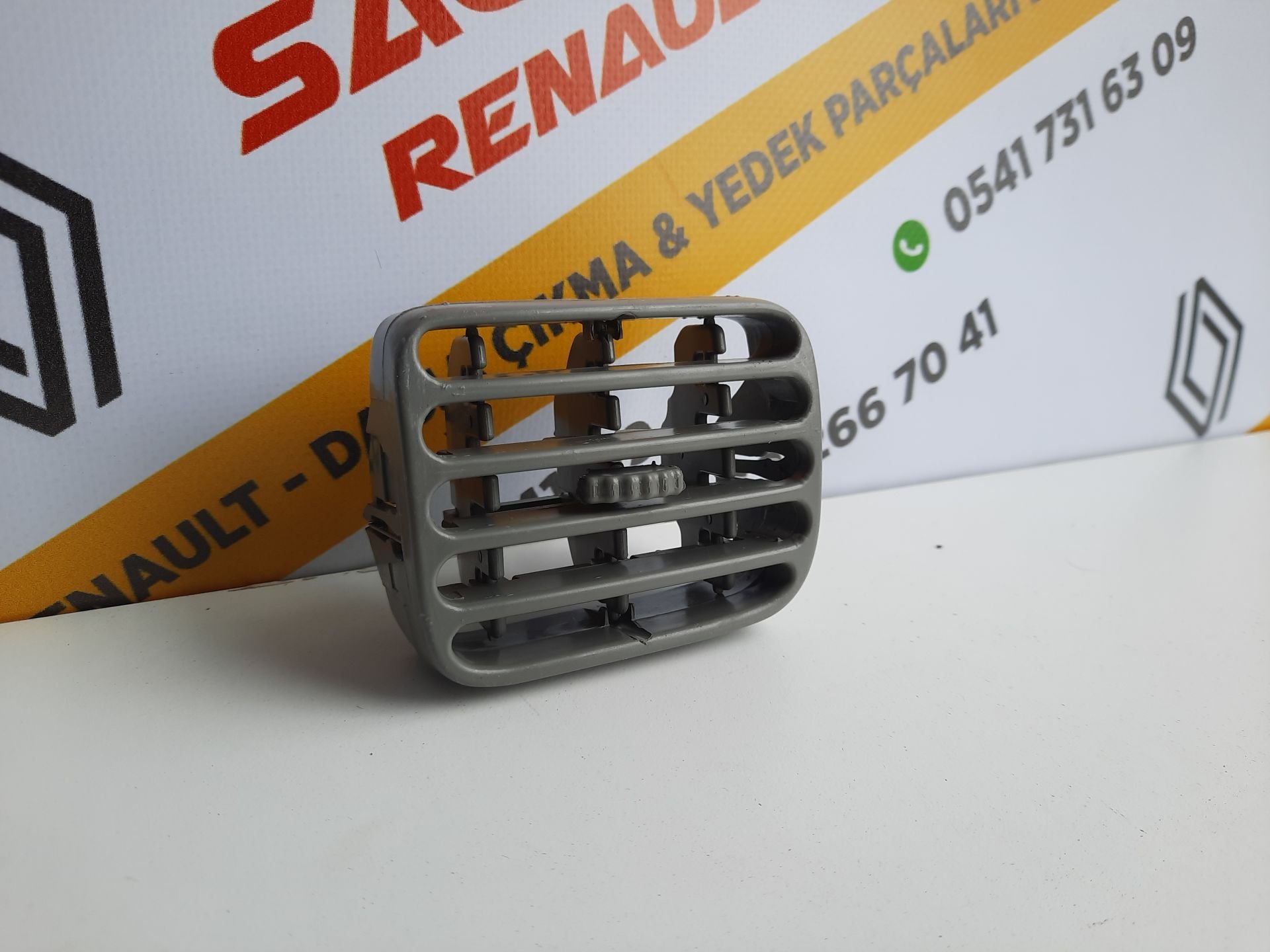 Clio 2 Kalorifer Orta Izgara Difizör Sol Gri 7702258375