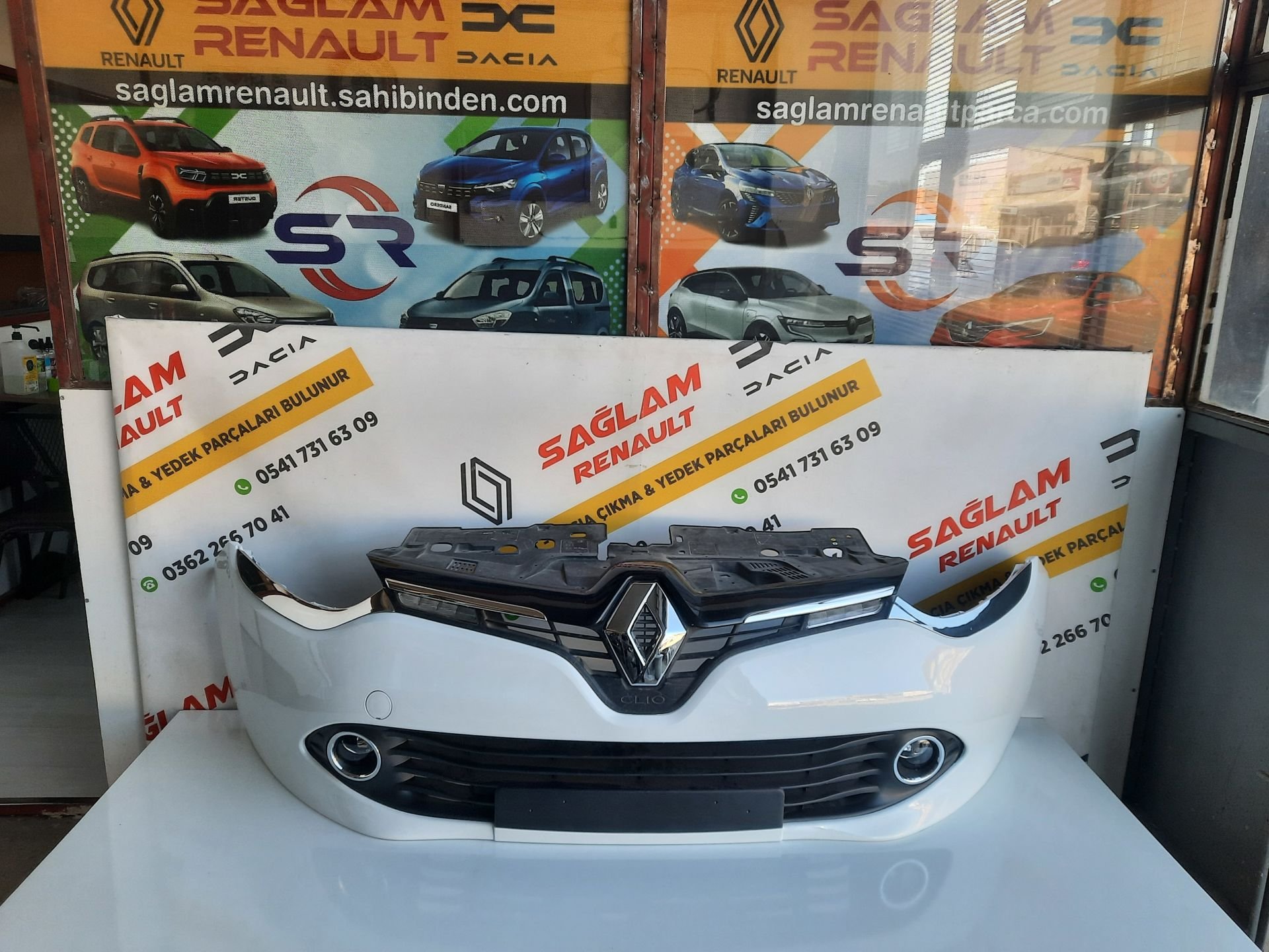 Clio 4 12 - 16 Full Dolu Takılmaya Hazır Ön Tampon Krom Far Kaşlı 620220826R