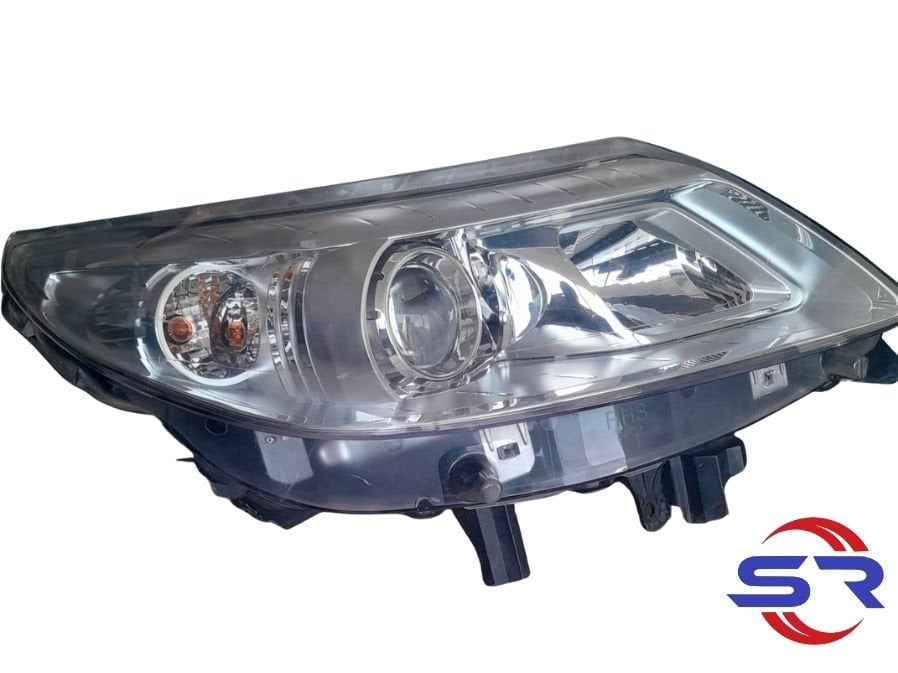 Latitude Orijinal Çıkma Sağ Far İçi Krom 260103966R