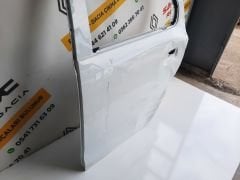 Symbol 13-21 Orijinal Çıkma Sol Arka Kapı 821000293R