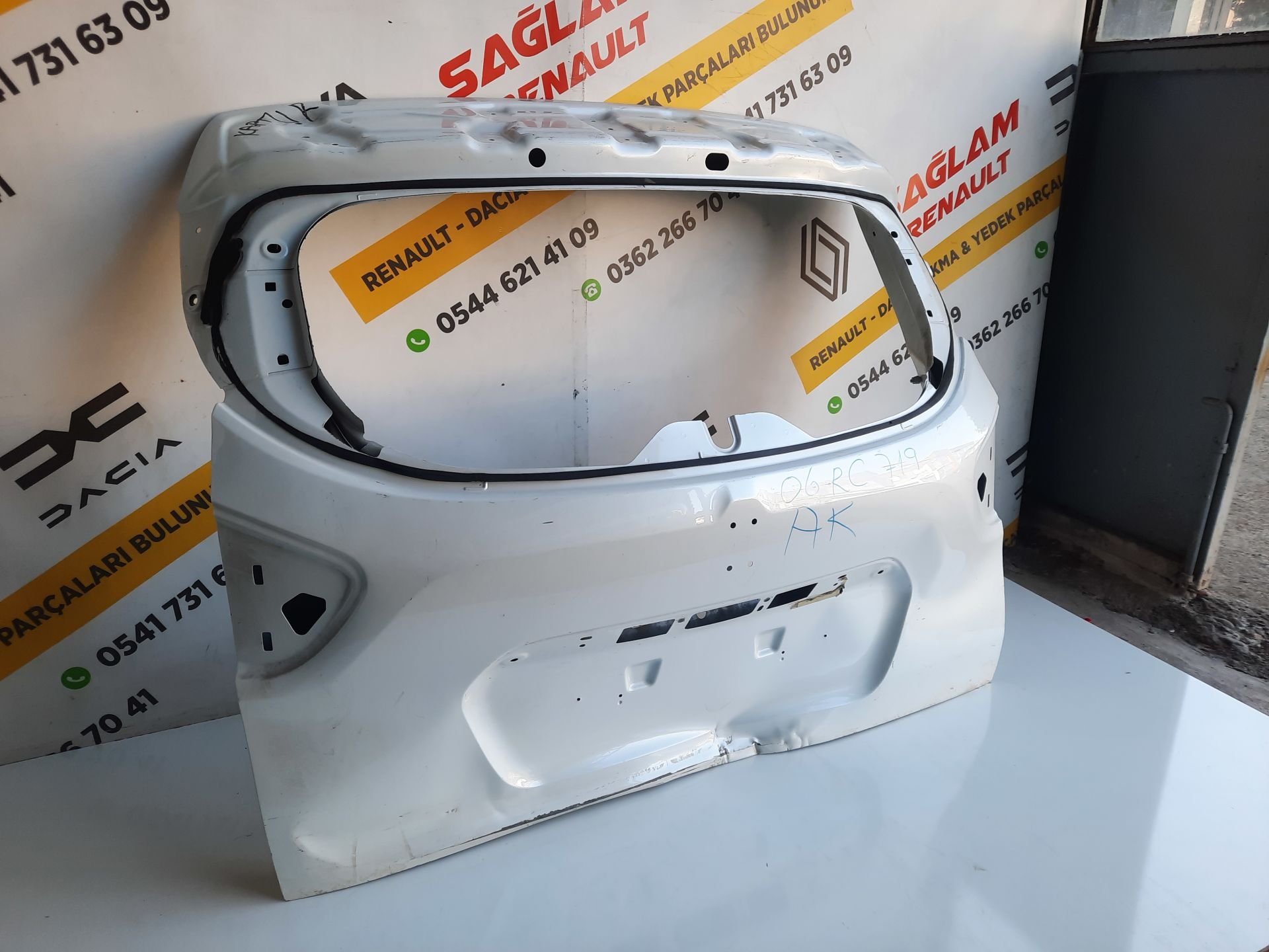 Captur Orijinal Çıkma Bagaj Kapağı 901523137R