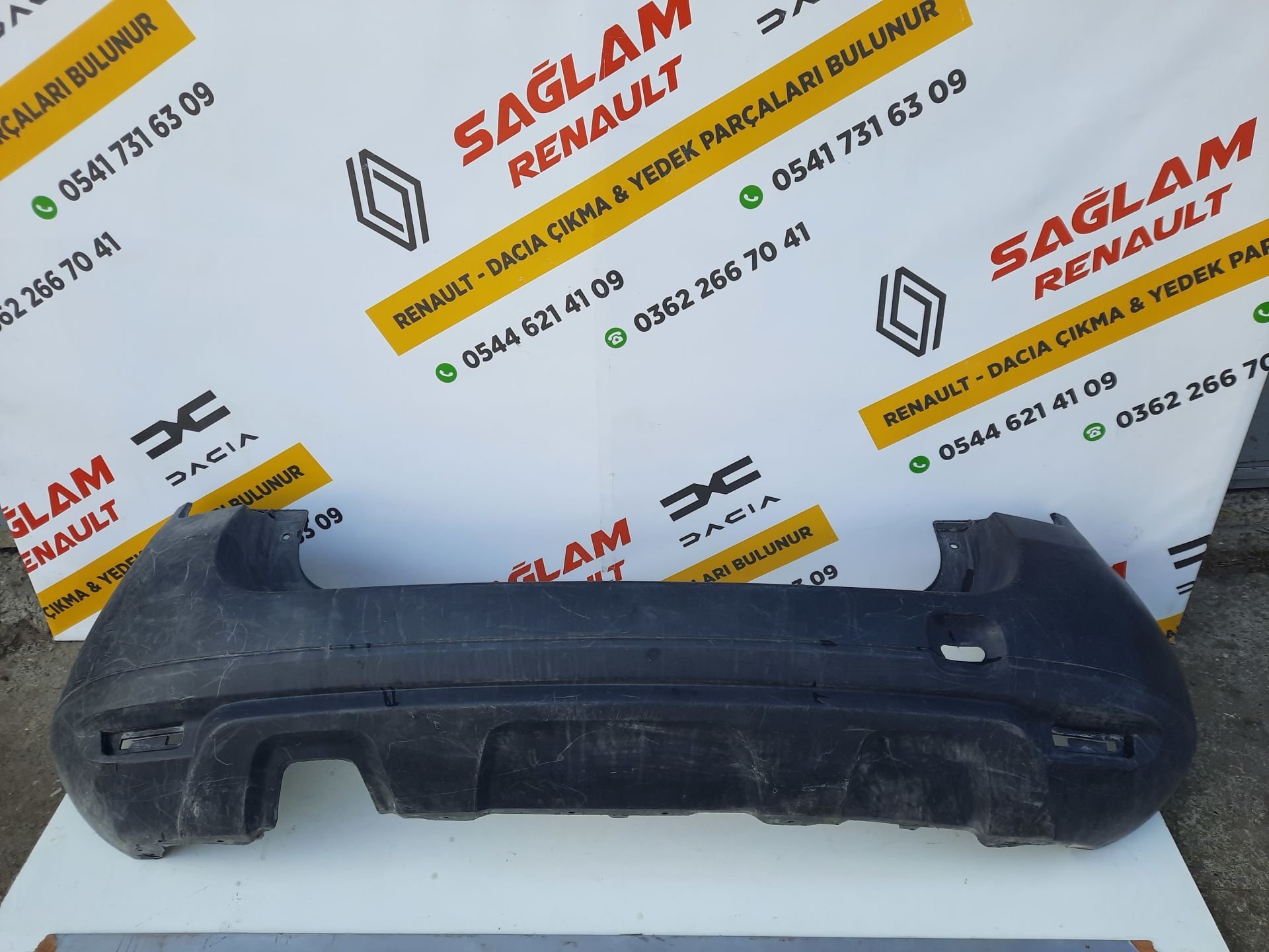 Duster 2010 - 2017 Orijinal Çıkma Arka Tampon﻿ Siyah Tip 850226654R
