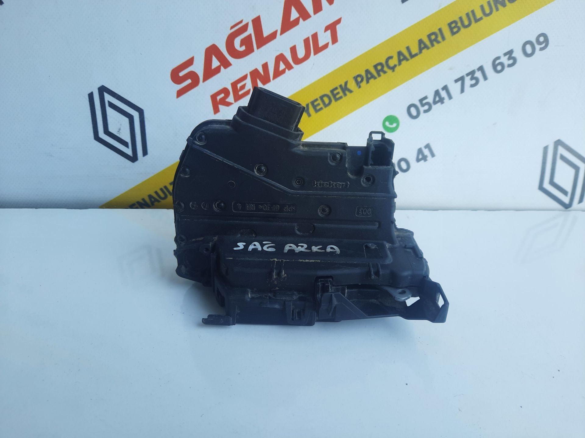 Clio 4 Orijinal Çıkma Sağ Arka Kapı Kilidi 825002104R