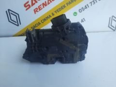 Clio 4 Orijinal Çıkma Sağ Arka Kapı Kilidi 825002104R