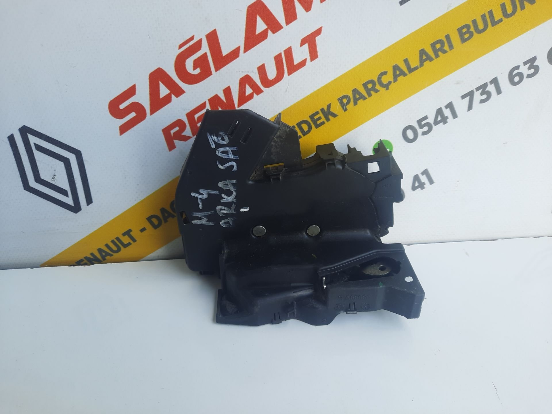 Megane 4 Orijinal Çıkma Sağ Arka Kapı Kilidi 825023014R