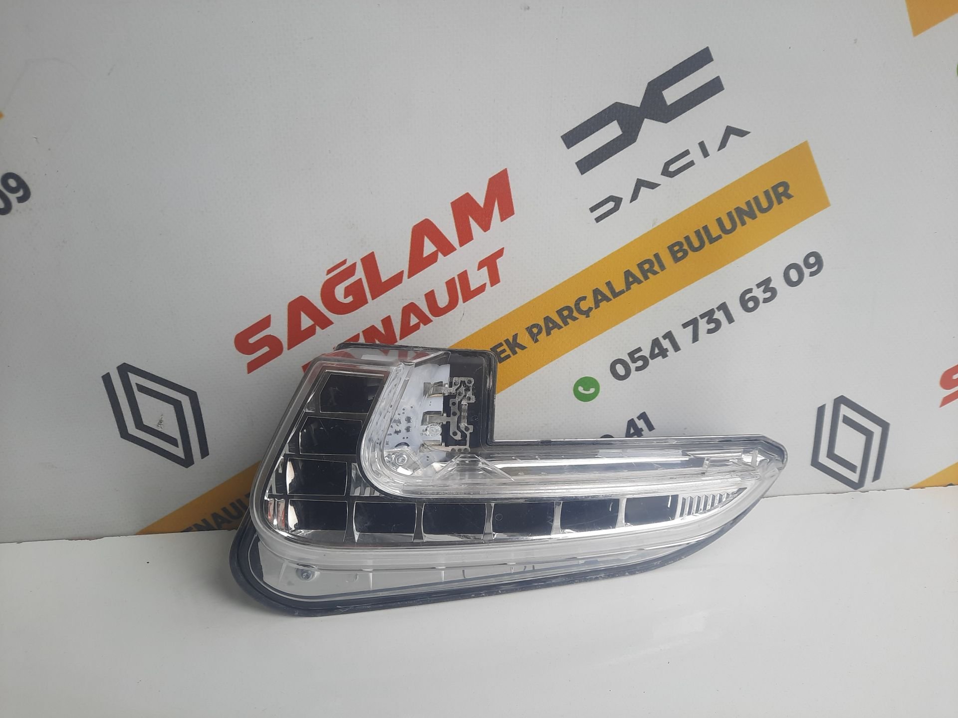 Megane 3 GT Line Orijinal Çıkma Sol Gündüz Farı Ledli 266051268R