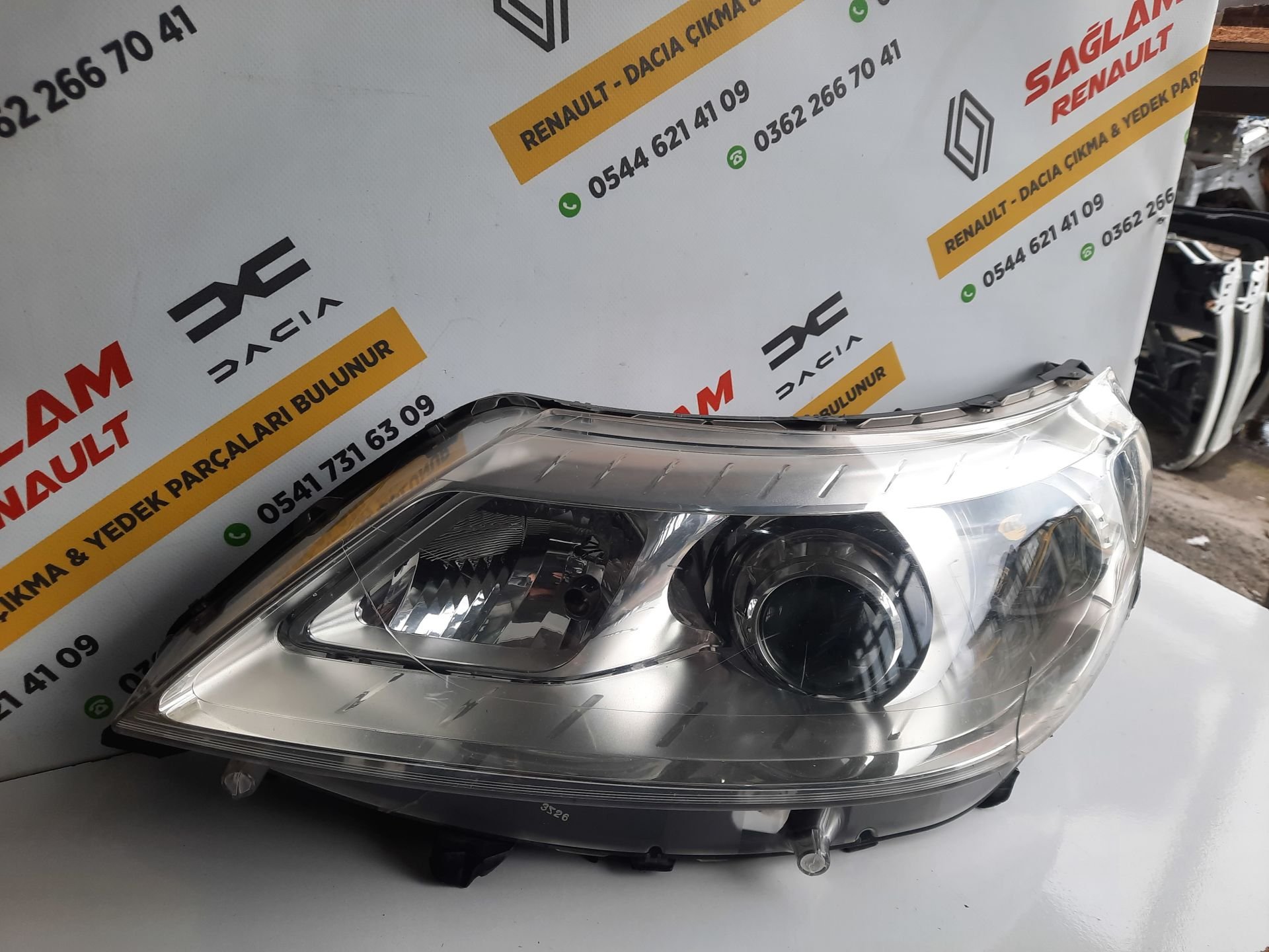 Latitude Orijinal Çıkma Mercekli Sol Far 2008-2015 260601556R